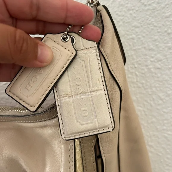 Coach Kristen Ivory Leather Shoulder bag - Picture 6 of 9